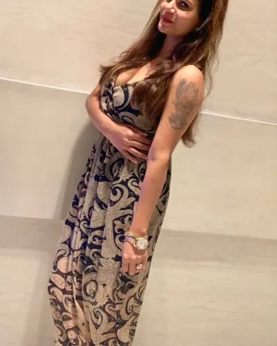 Tamkuhi Raj Escort